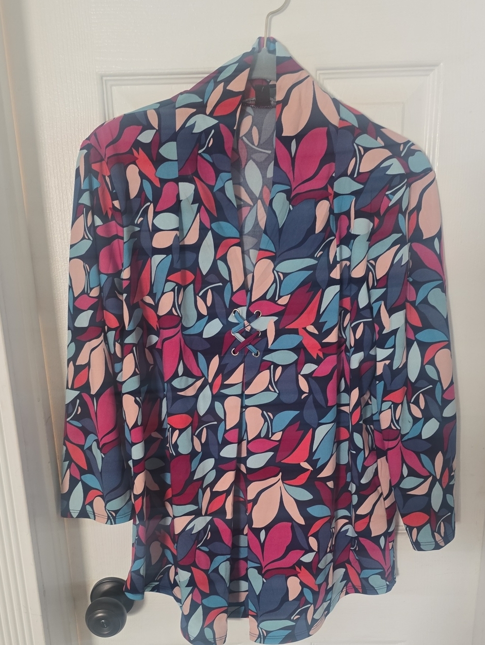 Cable & Gauge Multicolor Leaf-Print Blouse 3/4 Sleeves Medium NWOT - Picture 2 of 7